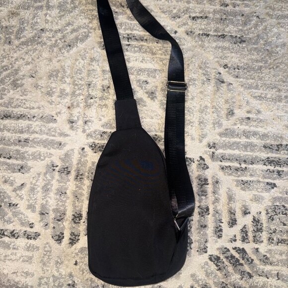 Black Crossbody Small Bag / Fanny Pack with Gold Zippers Quilted – Like New - Picture 4 of 9